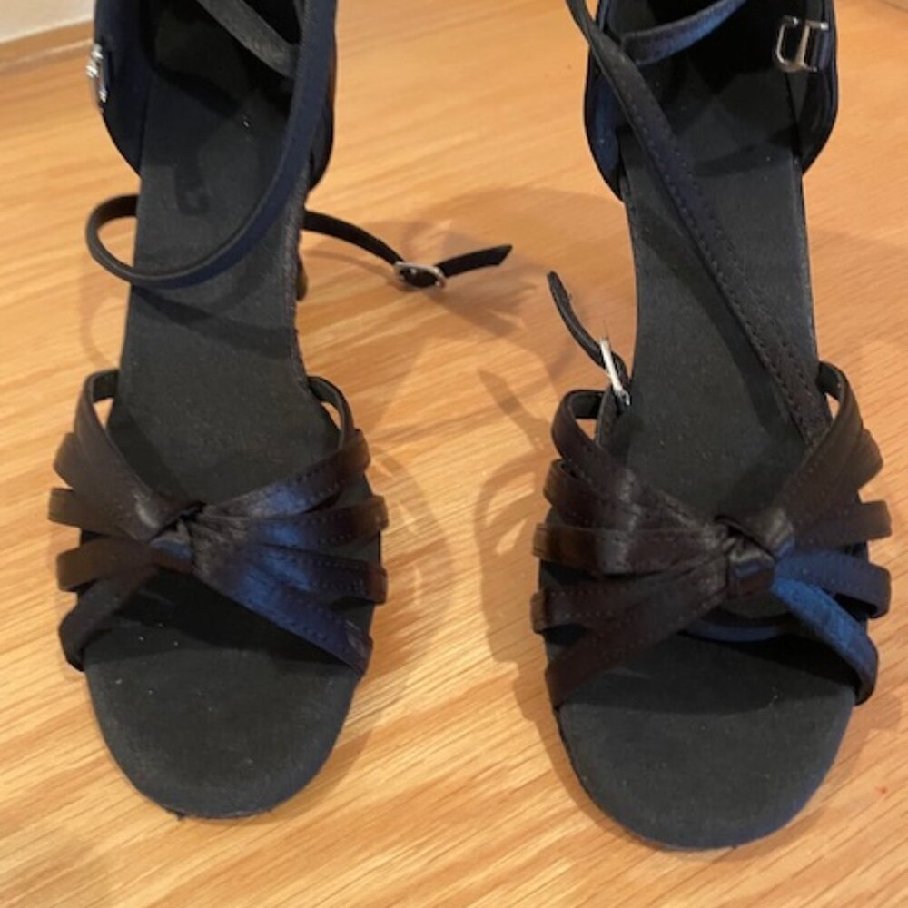 Women's dress shoes